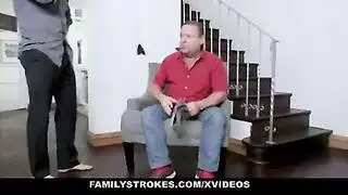 الأخ الهائج يتصارع مع أخته الصغيرة حتى يغلبها وينيكها ويقذف في كسها فيديو إباحي مجانيمترجم