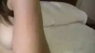 تمزق الفستان الرسمي لممارسة جنس خشن في مؤخرة الشاحنة