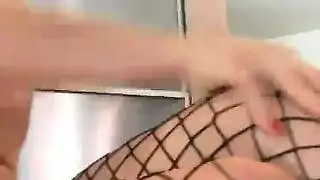 فتاة امرأة سمراء غريبة تحب أن تشعر الديك صديقها مع فمها و كس، طوال اليوم