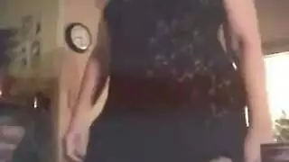 العاهرة الناضجة المثيرة تأخذ القضيب الصلب بعمق كما لم يحدث من قبل