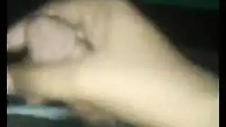 صغيره جدا تصرخ