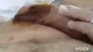 لا مال، لا مشكلة: أمي بالتبني تلبّي احتياجات رجلها العضلي