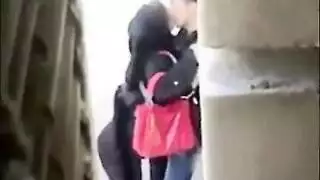 يلحس عشيقته