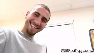 يتأكد الطلاب المتحولون من بعضهم البعض للحصول على المتعة طوال اليوم