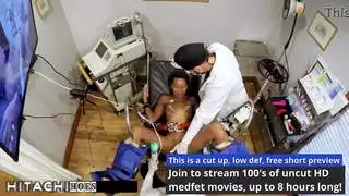 إباحية صريحة: المراهقة ميني روز تحصل على تدليك مهبلي قوي بعصا هيتاشي السحرية