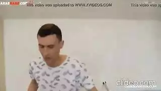 اب وبنتة مترجم فى الحمام