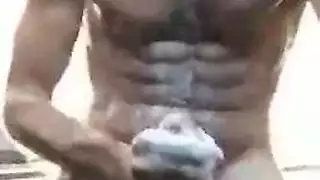 زوج الأم يخون: إباحية قوية مع بنت زوجته خلف ظهر صديقته