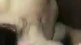 لقاء سري: امرأة ناضجة تأخذ قضيبًا أسودًا كبيرًا بعمق