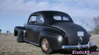 قميص زهري، فرج منقوع: مراهقة تمارس الجنس الفموي مع حبيبها السابق