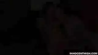 مراهقة مثيرة تُضرب بعمق وتئن مثل العاهرة